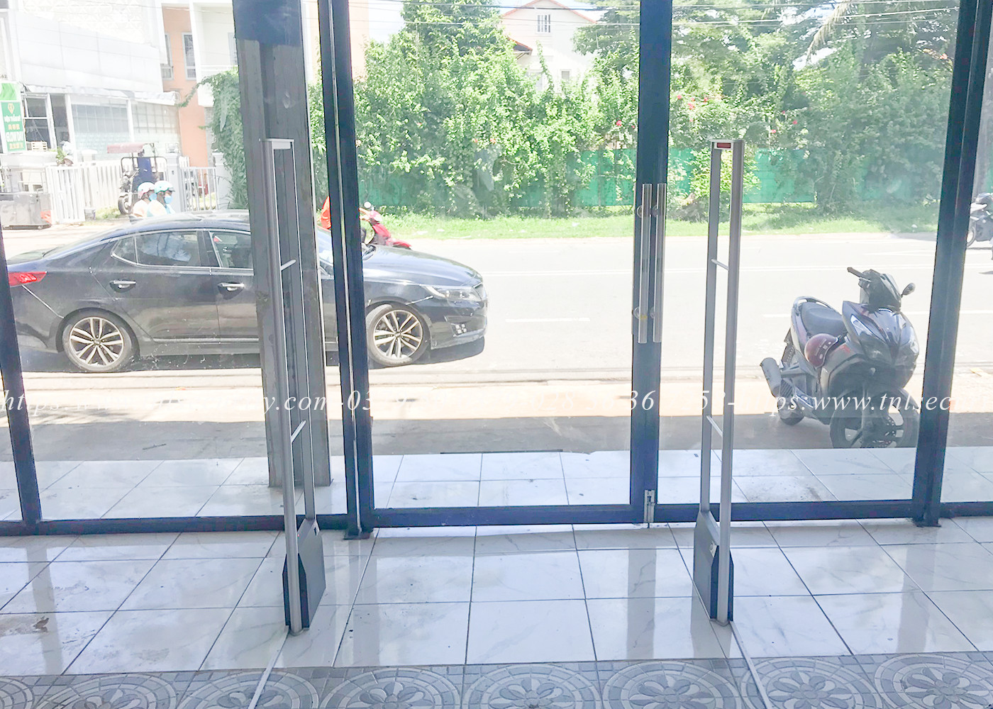 Lap-dat-cong-chong-trom-hai-canh-tai-Thuan-An-Binh-Duong